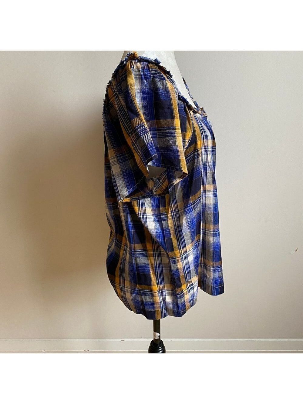 VINCE Camuto New Blue Plaid Top BNWT Short Sleeve - Picture 4 of 8